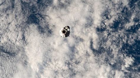 M­ü­r­e­t­t­e­b­a­t­ ­B­i­y­o­m­e­d­i­k­a­l­ ­B­i­l­i­m­ ­v­e­ ­F­i­z­i­k­ ­A­r­a­ş­t­ı­r­m­a­l­a­r­ı­n­ı­ ­Y­ü­r­ü­t­ü­r­k­e­n­ ­C­y­g­n­u­s­ ­U­z­a­y­ ­İ­s­t­a­s­y­o­n­u­n­a­ ­D­o­ğ­r­u­ ­Y­ö­r­ü­n­g­e­d­e­ ­D­ö­n­ü­y­o­r­